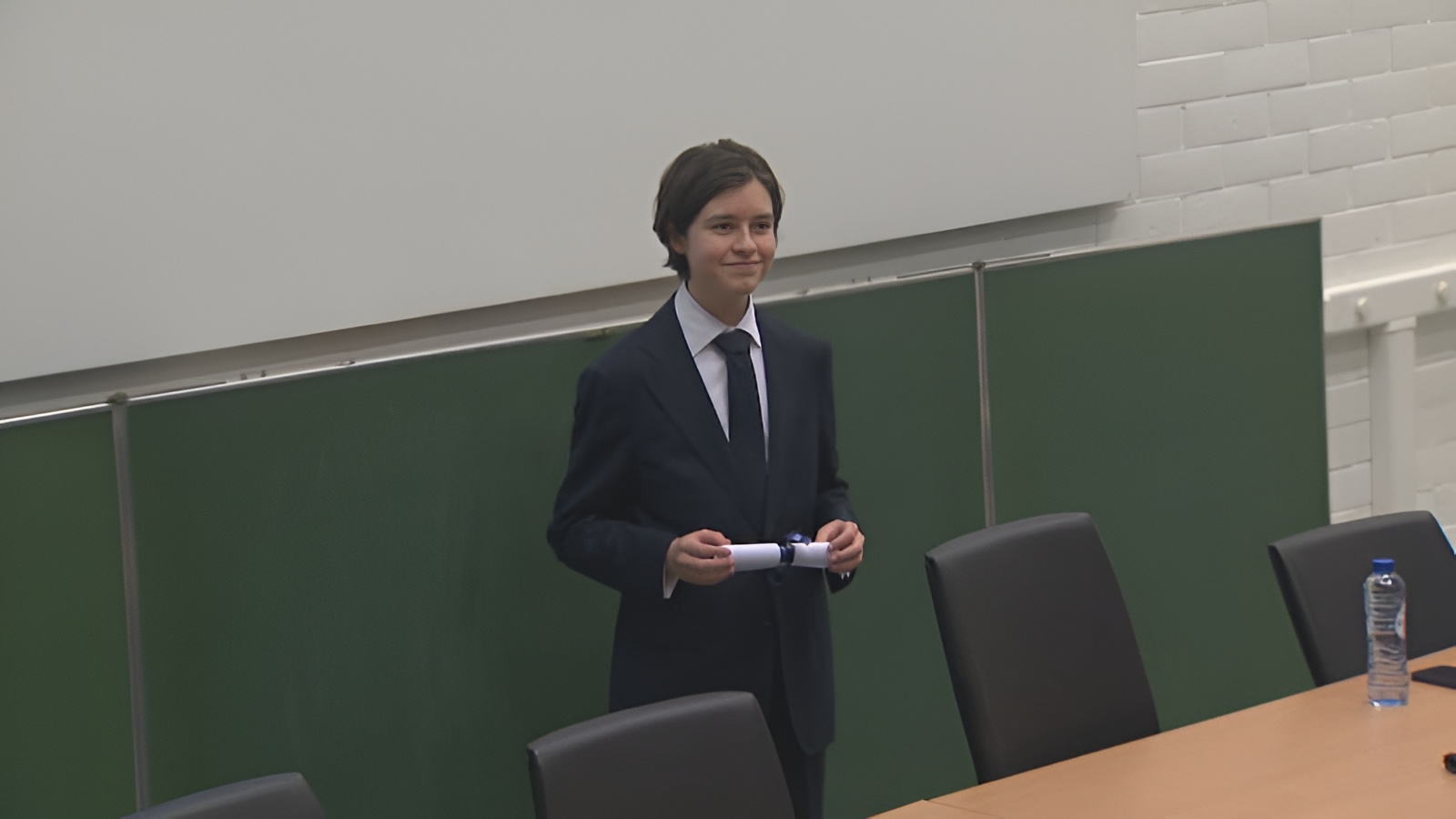 Thần đồng 15 tuổi IQ 145 ch&iacute;nh thức tốt nghiệp tiến sĩ Vật l&yacute;, đang nghi&ecirc;n cứu c&aacute;ch để con người trở n&ecirc;n "bất tử"- Ảnh 1.