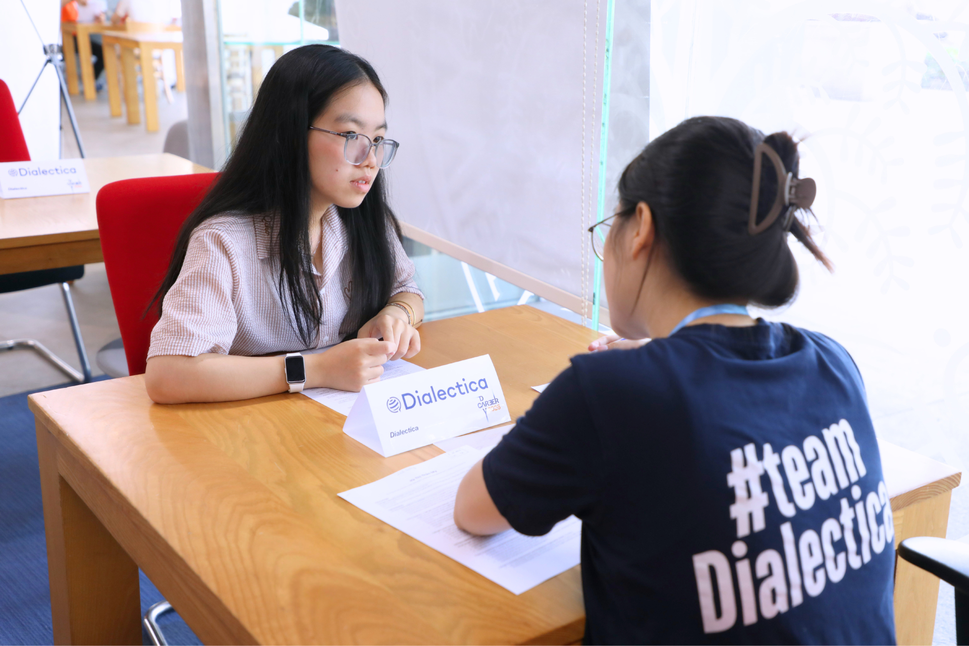 Ch&acirc;n dung thế hệ đi xin việc c&ugrave;ng một v&agrave;i &ldquo;trợ l&yacute; ảo&rdquo;: Nh&agrave; tuyển dụng nghĩ g&igrave; khi ứng vi&ecirc;n c&aacute;i g&igrave; cũng nhờ AI?- Ảnh 1.