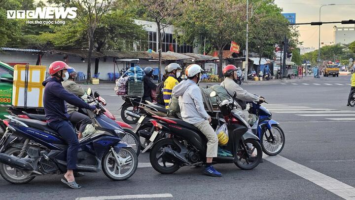 Chuy&ecirc;n gia chỉ c&aacute;ch l&aacute;i xe gi&uacute;p t&agrave;i xế tiết kiệm nhi&ecirc;n liệu mỗi ng&agrave;y- Ảnh 5.