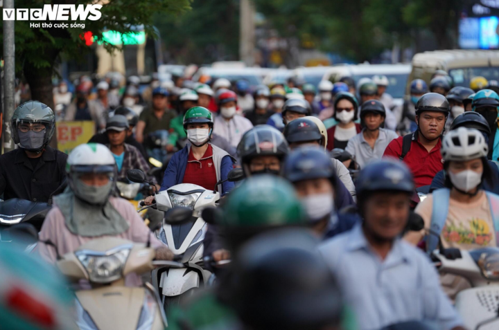 Chuy&ecirc;n gia chỉ c&aacute;ch l&aacute;i xe gi&uacute;p t&agrave;i xế tiết kiệm nhi&ecirc;n liệu mỗi ng&agrave;y- Ảnh 1.