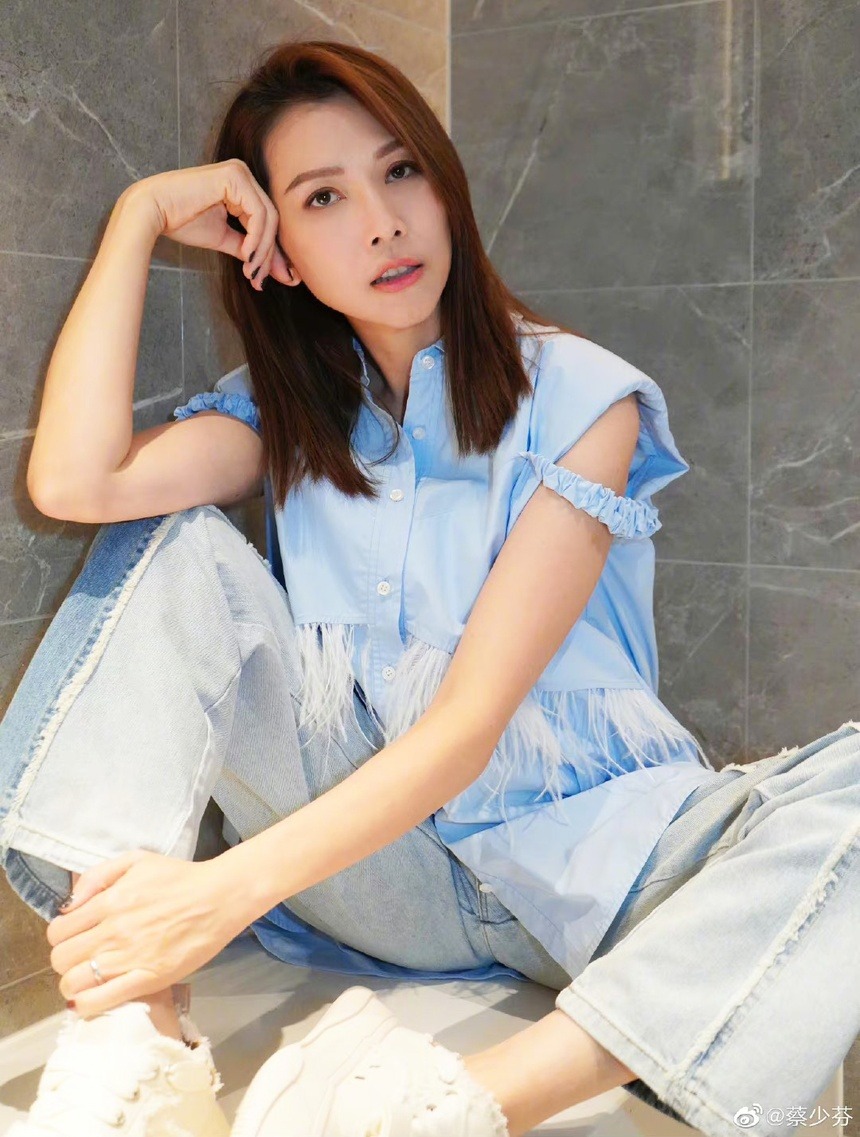 &Aacute; hậu l&agrave;m nh&acirc;n t&igrave;nh cho đại gia hơn 20 tuổi nhan sắc thay đổi g&acirc;y sốc, đi thi h&aacute;t tấu h&agrave;i cho cả nước xem- Ảnh 10.