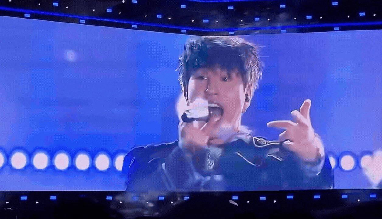 HIEUTHUHAI lần đầu live ca kh&uacute;c tỏ t&igrave;nh Babyboo: Visual miễn ch&ecirc;, h&aacute;t kh&ocirc;ng vấp v&aacute;p g&igrave; nhưng lạ lắm!- Ảnh 2.