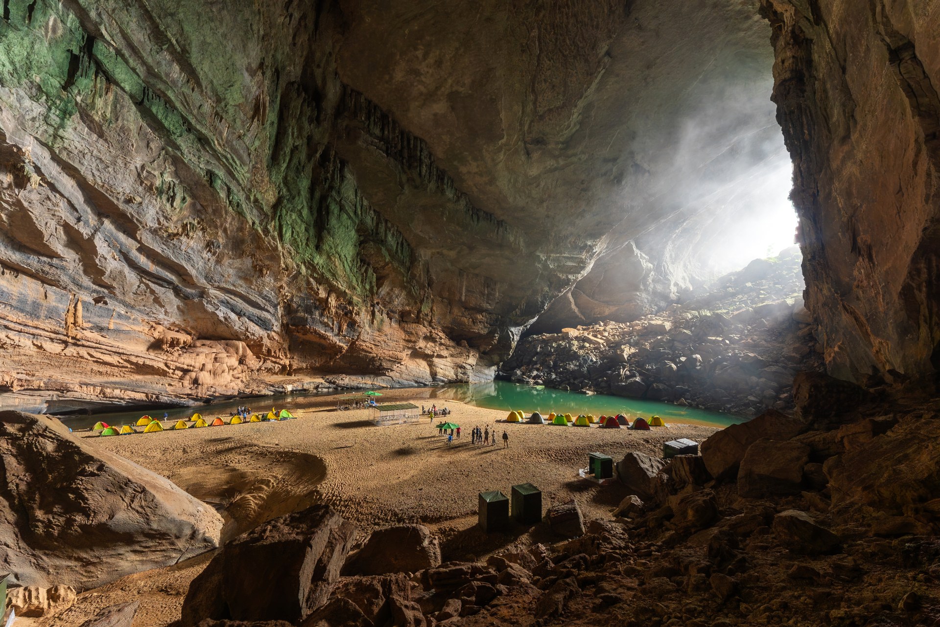 Ph&oacute;ng sự h&agrave;ng đầu Mỹ gọi 1 hang động Việt Nam l&agrave; kỳ quan thế kỷ 21- Ảnh 1.