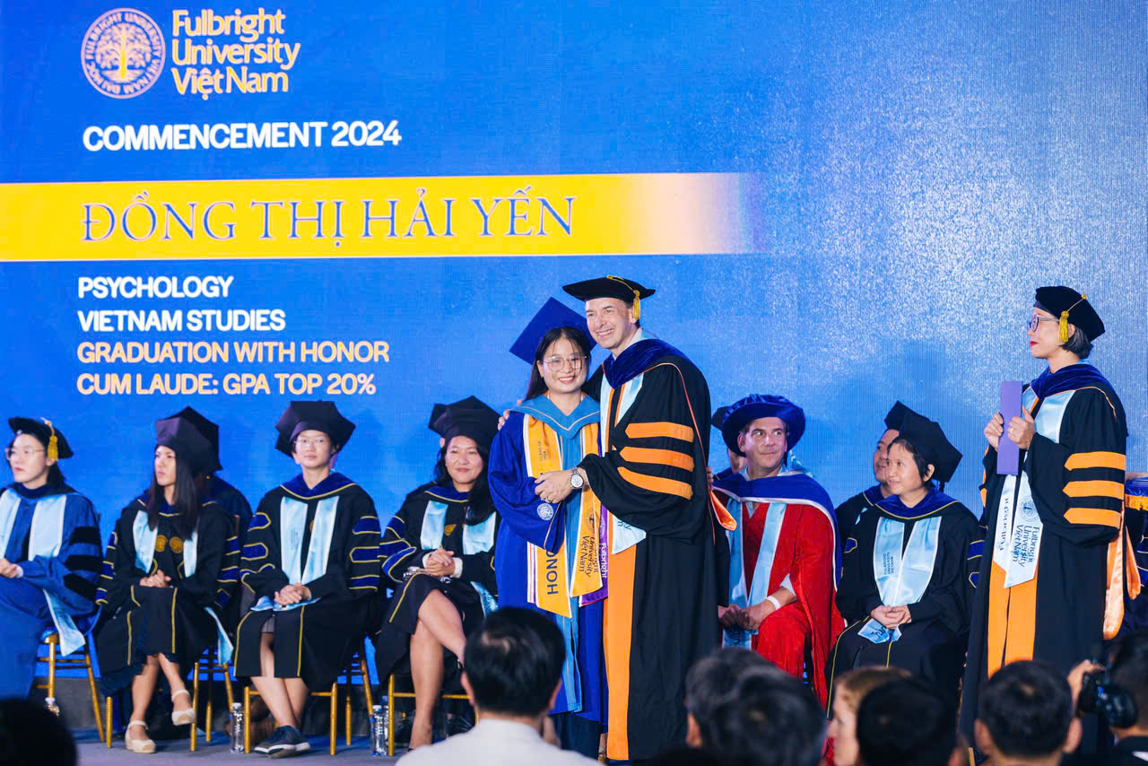 Bố mẹ chưa học hết cấp 2 nu&ocirc;i con khiếm thị đỗ c&ugrave;ng l&uacute;c Harvard, Oxford, Stanford, Johns Hopkins...: "Kh&ocirc;ng phải m&igrave;nh chọn trường m&agrave; t&agrave;i ch&iacute;nh sẽ chọn"- Ảnh 2.