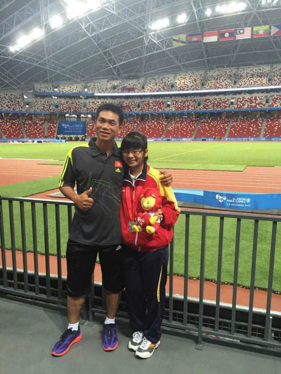 Bố mẹ chưa học hết cấp 2 nu&ocirc;i con khiếm thị đỗ c&ugrave;ng l&uacute;c Harvard, Oxford, Stanford, Johns Hopkins...: "Kh&ocirc;ng phải m&igrave;nh chọn trường m&agrave; t&agrave;i ch&iacute;nh sẽ chọn"- Ảnh 8.