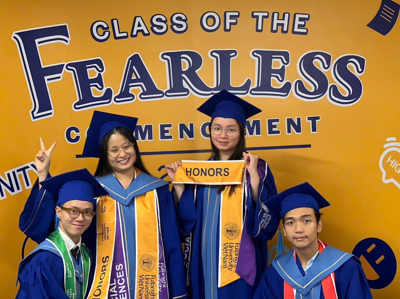 Bố mẹ chưa học hết cấp 2 nu&ocirc;i con khiếm thị đỗ c&ugrave;ng l&uacute;c Harvard, Oxford, Stanford, Johns Hopkins...: "Kh&ocirc;ng phải m&igrave;nh chọn trường m&agrave; t&agrave;i ch&iacute;nh sẽ chọn"- Ảnh 14.