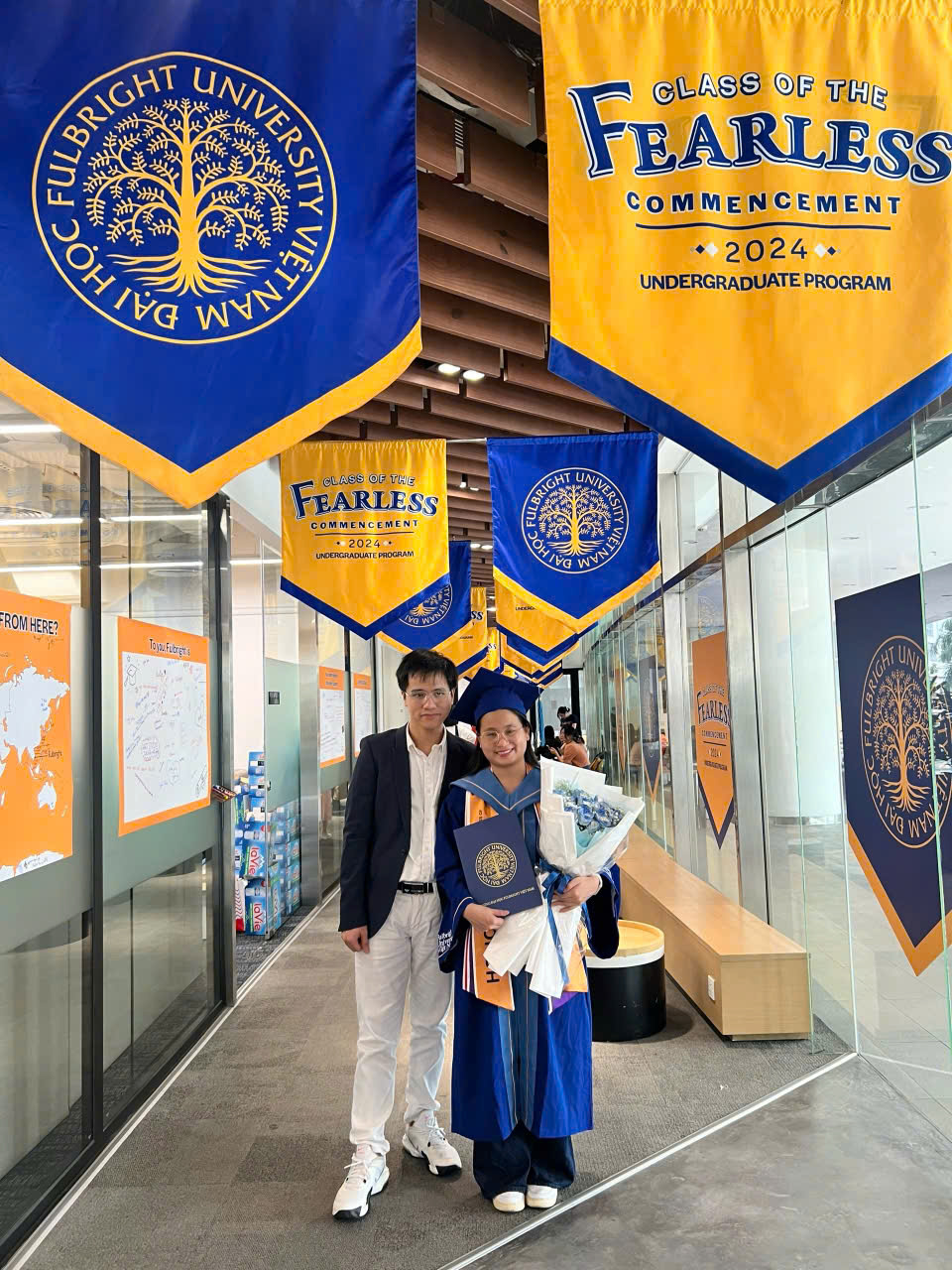 Bố mẹ chưa học hết cấp 2 nu&ocirc;i con khiếm thị đỗ c&ugrave;ng l&uacute;c Harvard, Oxford, Stanford, Johns Hopkins...: "Kh&ocirc;ng phải m&igrave;nh chọn trường m&agrave; t&agrave;i ch&iacute;nh sẽ chọn"- Ảnh 15.