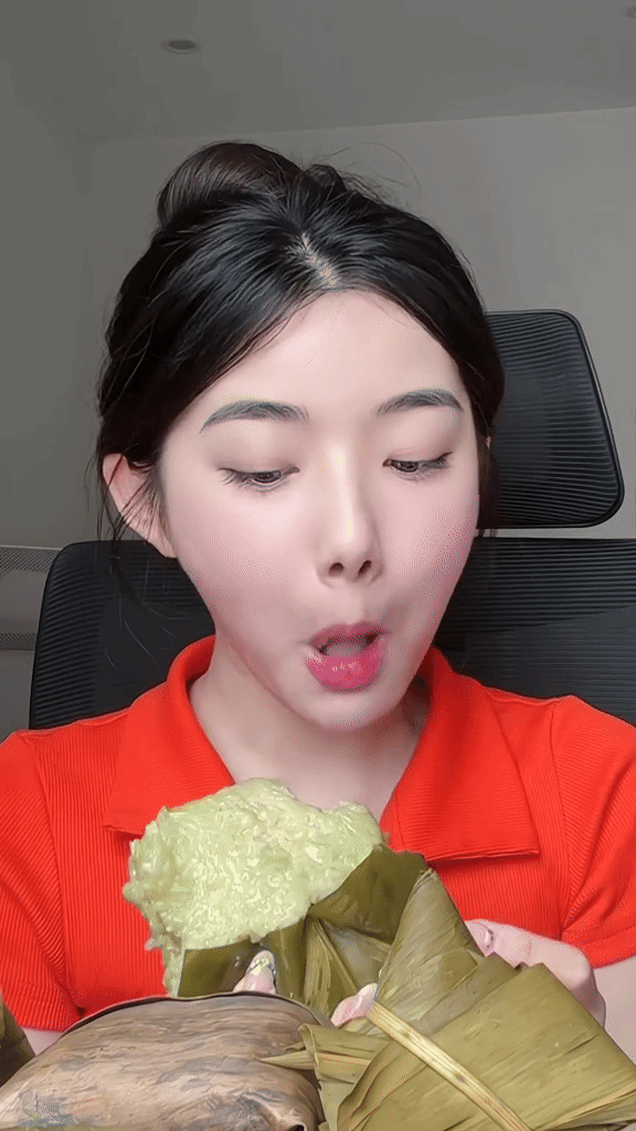 &ldquo;Ti&ecirc;n nữ mukbang&rdquo; Quỳnh Trương ăn th&ugrave;ng uống vại: Visual xinh như b&uacute;p b&ecirc;, style lại chuẩn tiểu thư, nh&igrave;n outfit n&agrave;o cũng muốn mặc theo- Ảnh 2.