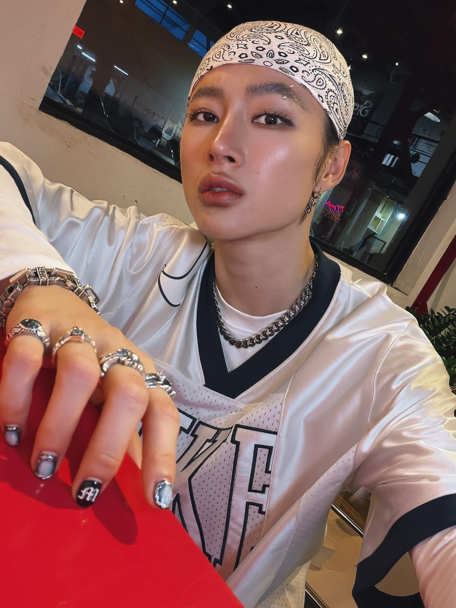 Nh&igrave;n V (BTS) m&agrave; lại ra Angela Phương Trinh- Ảnh 2.