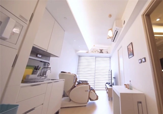 Cặp đ&ocirc;i sống trong căn hộ 32m&sup2; ở HongKong: Vắt &oacute;c nghĩ c&aacute;ch b&agrave;i tr&iacute;, kh&ocirc;ng d&aacute;m l&atilde;ng ph&iacute; 1 centimet n&agrave;o- Ảnh 5.