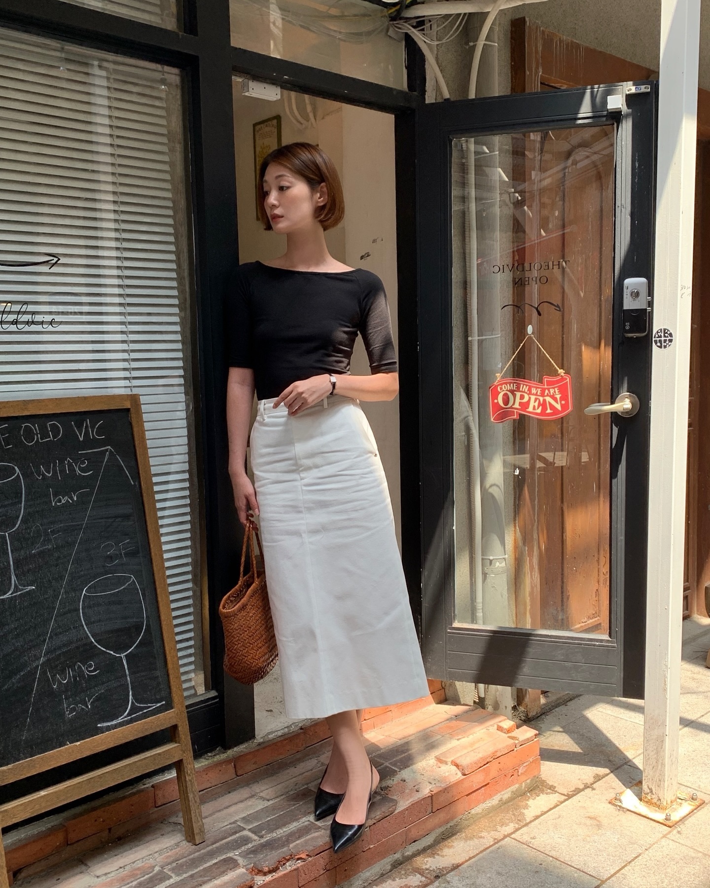 Mặc &aacute;o thun đi du lịch l&agrave; rất hợp, 4 c&aacute;ch diện l&ecirc;n h&igrave;nh sống ảo cực xinh- Ảnh 3.