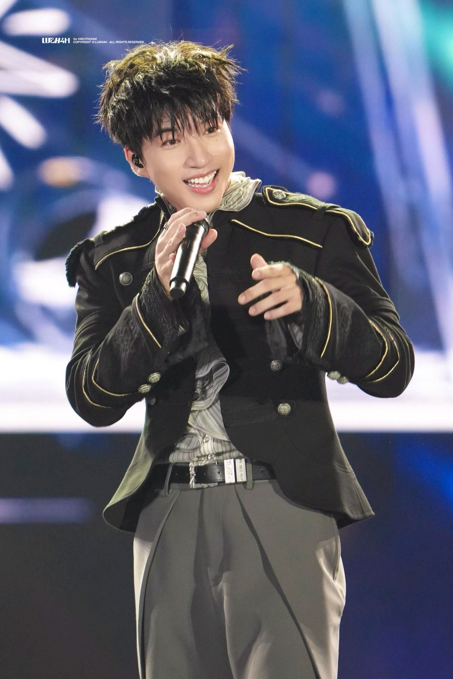 HIEUTHUHAI lần đầu live ca kh&uacute;c tỏ t&igrave;nh Babyboo: Visual miễn ch&ecirc;, h&aacute;t kh&ocirc;ng vấp v&aacute;p g&igrave; nhưng lạ lắm!- Ảnh 3.