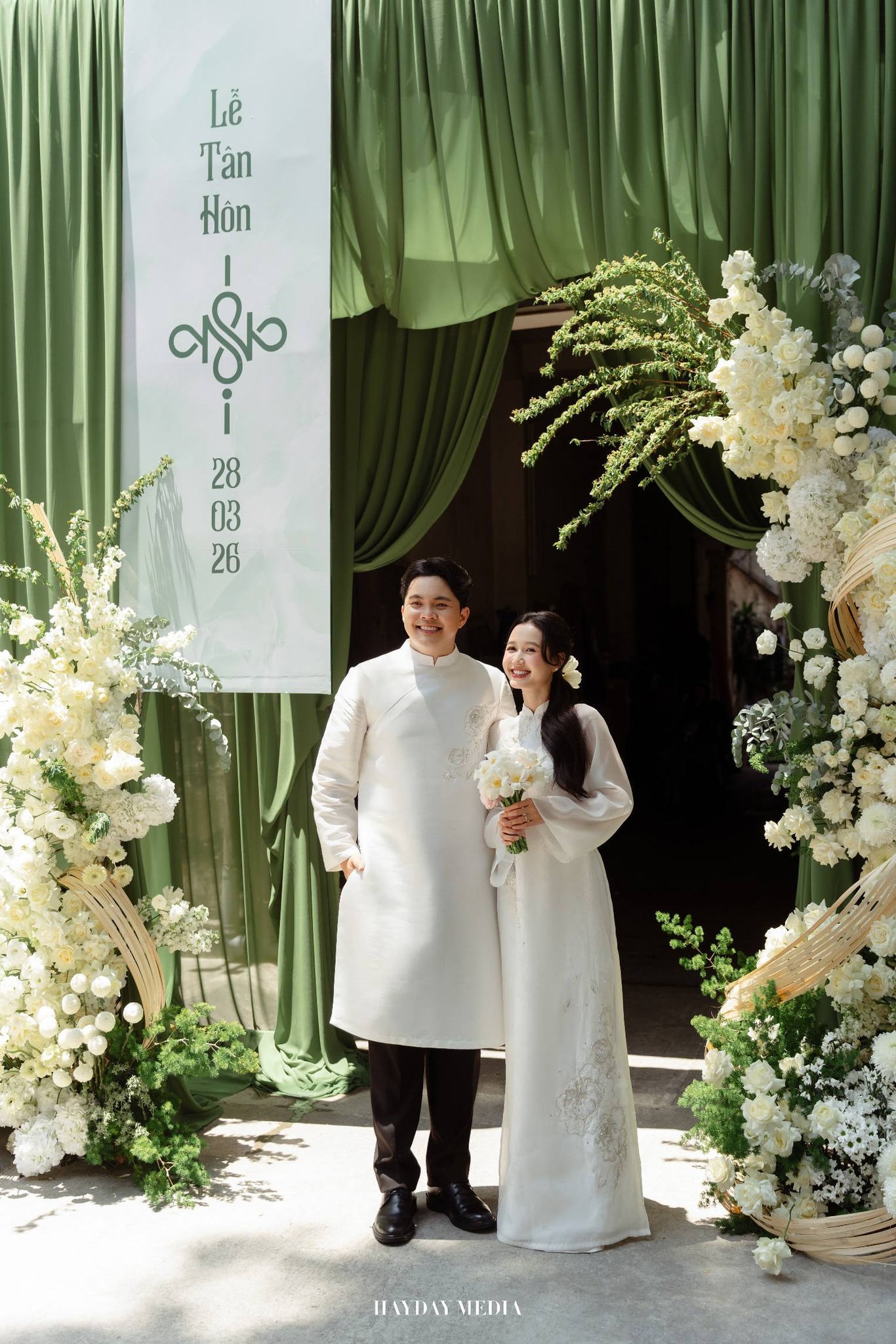 Cặp sao Vbiz tổ chức đ&aacute;m cưới tối nay: Chi Pu đẹp tinh tế, Sam - Puka c&ugrave;ng d&agrave;n sao đổ bộ ch&uacute;c mừng- Ảnh 6.