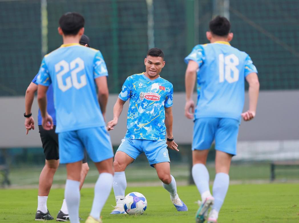 Bị chê tăng cân nặng nề, Xuân Son lên tiếng- Ảnh 6. Bị chê tăng cân nặng nề, Xuân Son lên tiếng- Ảnh 6.