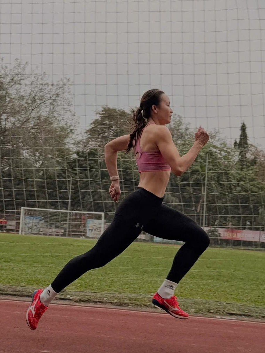 "Nghẹt thở" với tốc độ chạy như bay của mỹ nữ điền kinh Mỹ Ti&ecirc;n, cơ bụng 6 m&uacute;i như tạc tượng "h&uacute;t" 2,8 triệu view- Ảnh 4.