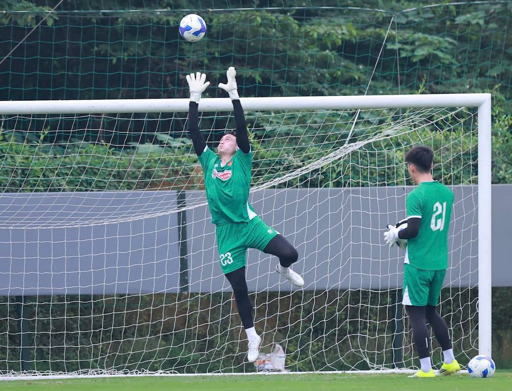 Bị chê tăng cân nặng nề, Xuân Son lên tiếng- Ảnh 7. Bị chê tăng cân nặng nề, Xuân Son lên tiếng- Ảnh 7.