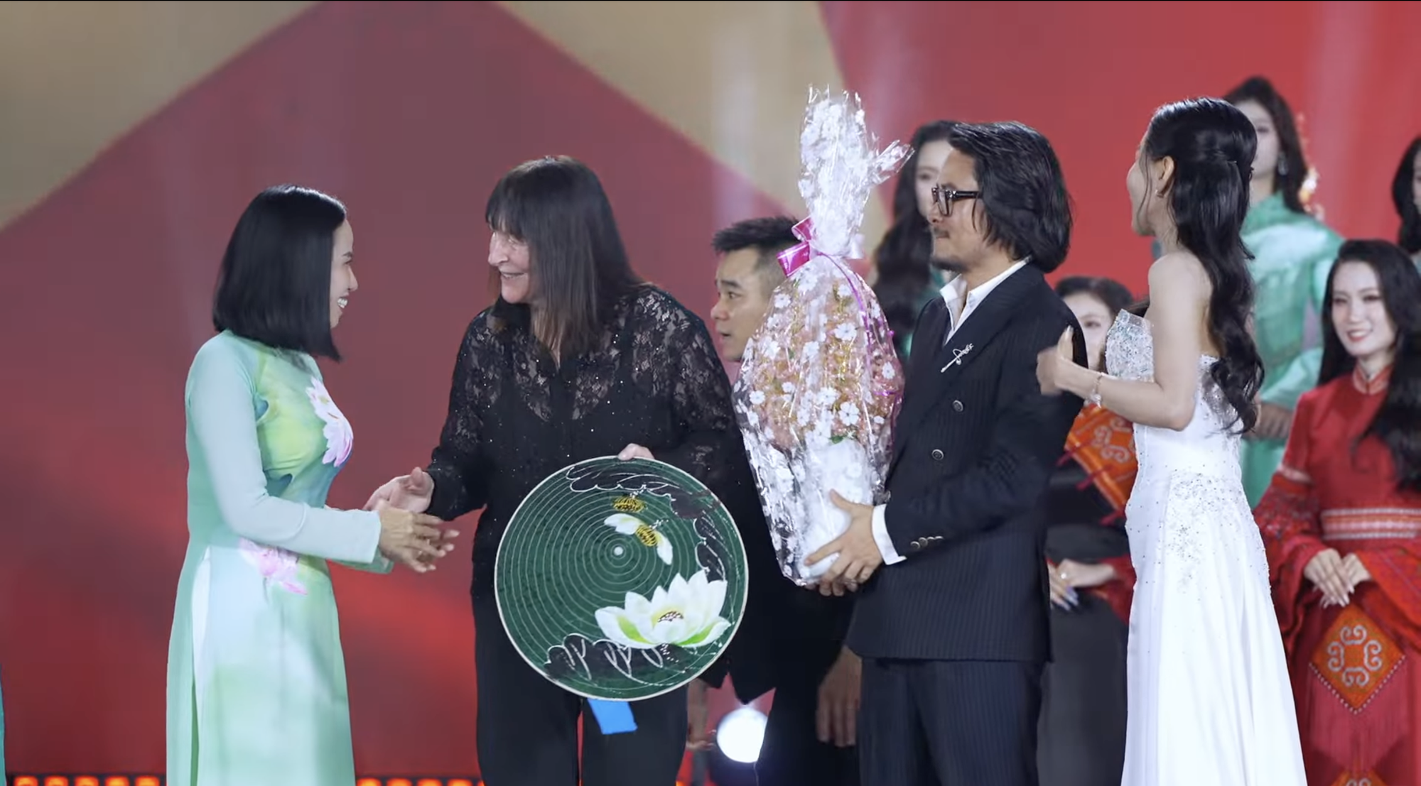 Chung kết Miss World Vietnam 2025: Top 3 ch&iacute;nh thức lộ diện, Hoa hậu &Yacute; Nhi chuẩn bị final walk- Ảnh 11.