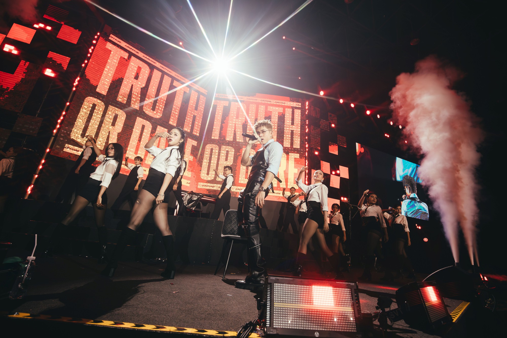 Jun Phạm: Thừa nhận "chưa bao giờ c&oacute; hit", hết mộng nổi đ&igrave;nh đ&aacute;m, tuổi n&agrave;y dốc tiền l&agrave;m nhạc chỉ v&igrave; đam m&ecirc;- Ảnh 4.