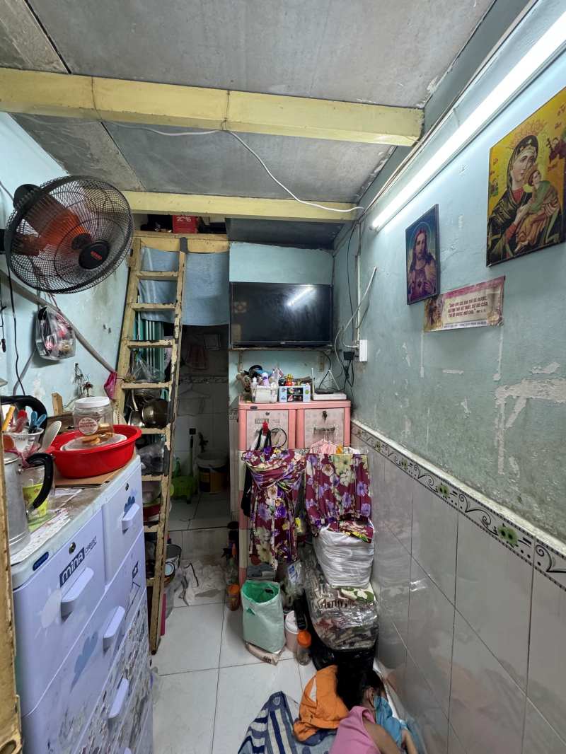 Mả Lạng: “Nghịch lý ổ chuột” giữa lõi đất vàng TP.HCM suốt gần 30 năm- Ảnh 4. Mả Lạng: “Nghịch lý ổ chuột” giữa lõi đất vàng TP.HCM suốt gần 30 năm- Ảnh 4.