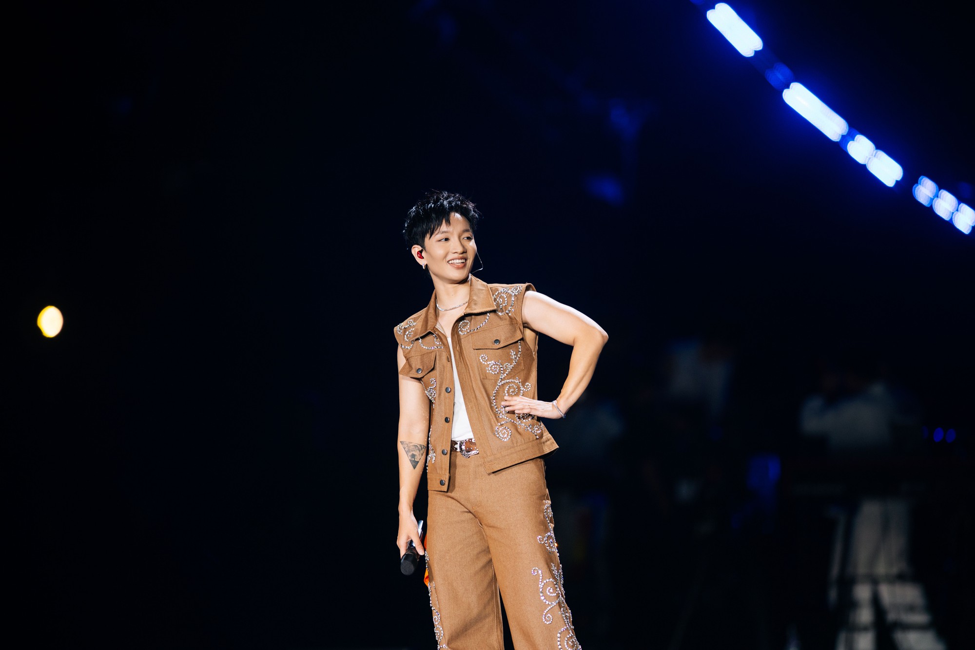 Làm nghệ sĩ, ai cũng muốn được 9.777 người yêu như Hoàng Dũng!- Ảnh 7. Làm nghệ sĩ, ai cũng muốn được 9.777 người yêu như Hoàng Dũng!- Ảnh 7.