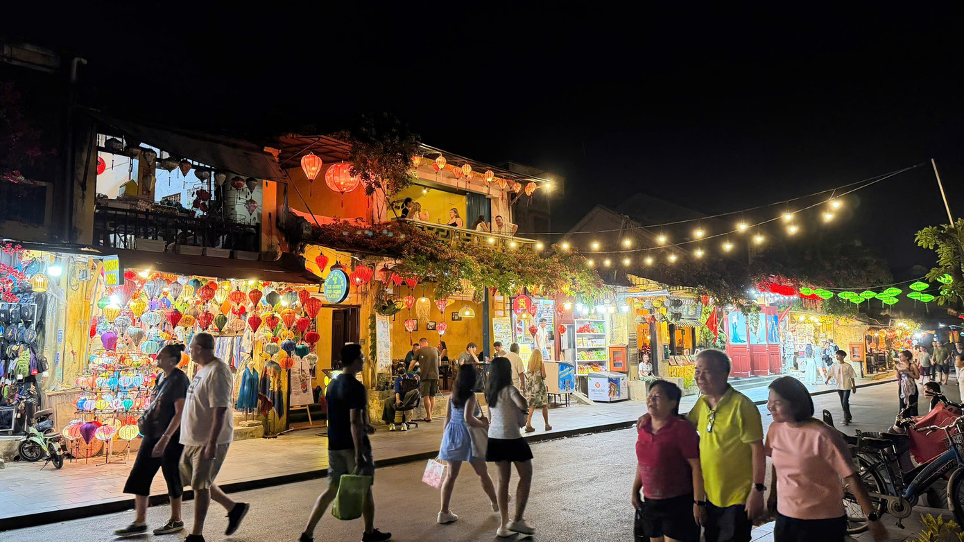 Bất ngờ diện mạo phố cổ Hội An về đ&ecirc;m- Ảnh 6.