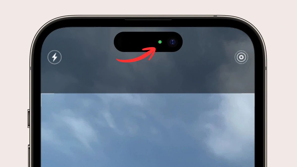 Dấu chấm xanh tr&ecirc;n iPhone bị v&ocirc; hiệu h&oacute;a, h&agrave;ng triệu người đối mặt nguy cơ bị quay l&eacute;n- Ảnh 1.