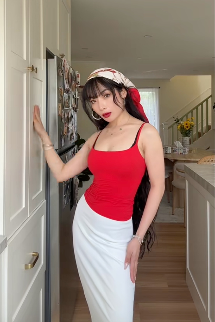 Qu&yacute; c&ocirc; U40 lắc eo 100 lần/ng&agrave;y, duy tr&igrave; suốt 15 năm, d&ugrave; d&aacute;ng đầy đặn hay gầy mảnh vẫn c&oacute; v&ograve;ng 2 thon gọn- Ảnh 2.