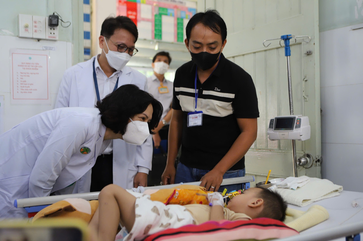 Li&ecirc;n tiếp 5 trẻ tử vong, nguy cơ dịch tay ch&acirc;n miệng b&ugrave;ng ph&aacute;t- Ảnh 1.