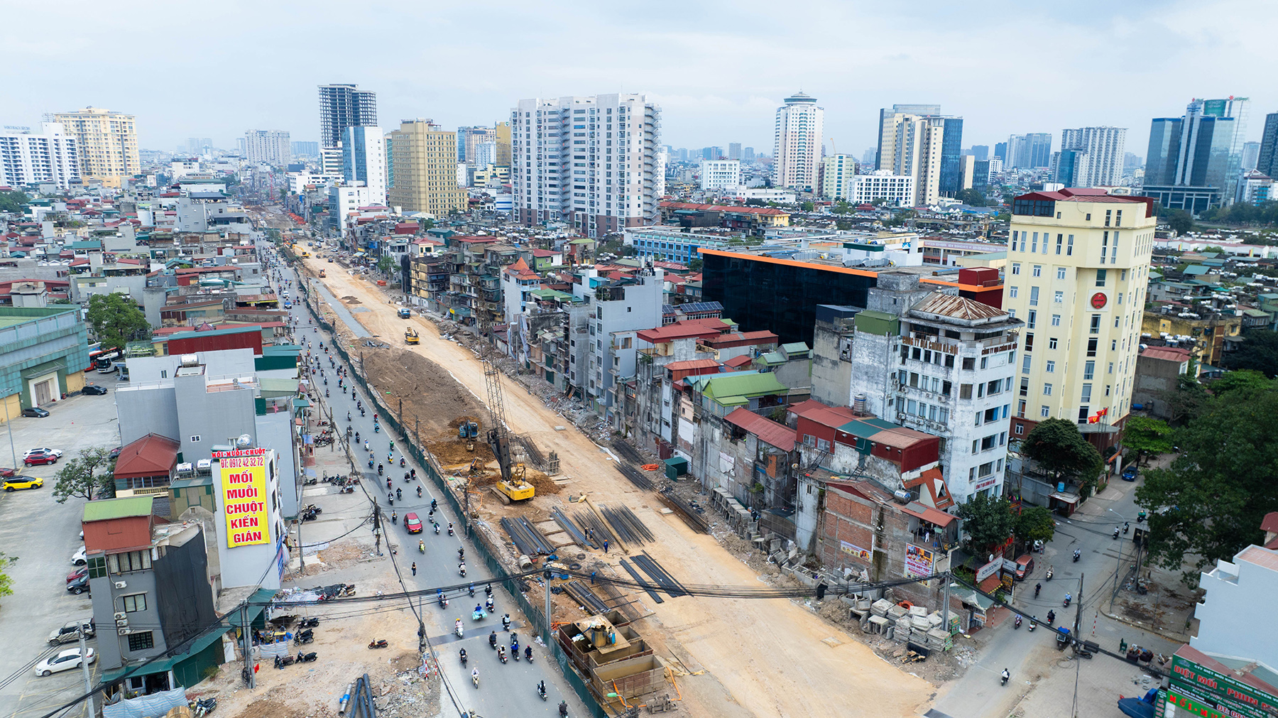 Nhìn từ trên cao, tuyến Vành đai 1 hơn 7.200 tỉ đồng giờ ra sao sau gần 3 tháng thi công?- Ảnh 2. Nhìn từ trên cao, tuyến Vành đai 1 hơn 7.200 tỉ đồng giờ ra sao sau gần 3 tháng thi công?- Ảnh 2.