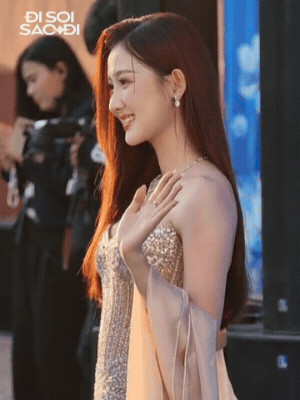 Thảm đỏ Chung kết Miss World Vietnam: Tiểu Vy - Thanh Thuỷ 100 điểm, Ý Nhi tình tứ bên bạn trai, 1 nhân vật xuất hiện thành tâm điểm- Ảnh 15. Thảm đỏ Chung kết Miss World Vietnam: Tiểu Vy - Thanh Thuỷ 100 điểm, Ý Nhi tình tứ bên bạn trai, 1 nhân vật xuất hiện thành tâm điểm- Ảnh 15.