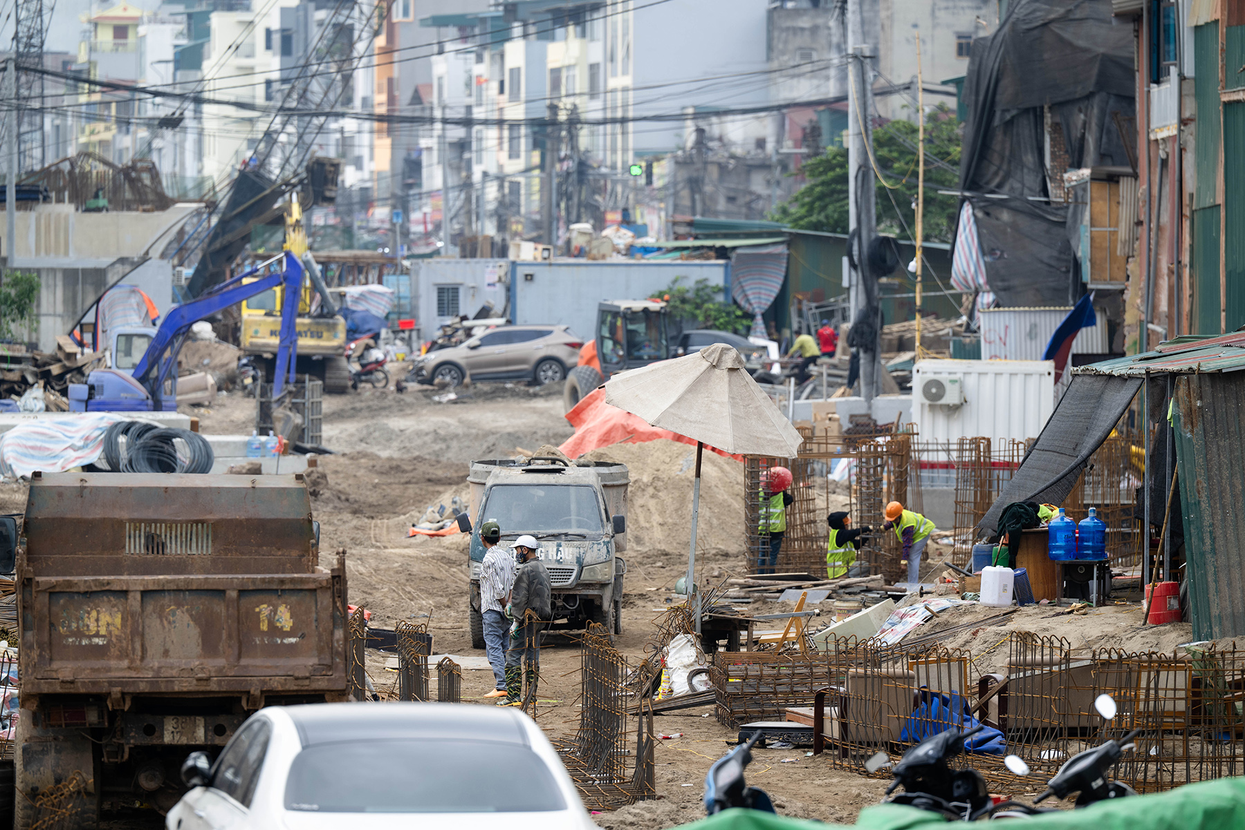Nhìn từ trên cao, tuyến Vành đai 1 hơn 7.200 tỉ đồng giờ ra sao sau gần 3 tháng thi công?- Ảnh 8. Nhìn từ trên cao, tuyến Vành đai 1 hơn 7.200 tỉ đồng giờ ra sao sau gần 3 tháng thi công?- Ảnh 8.