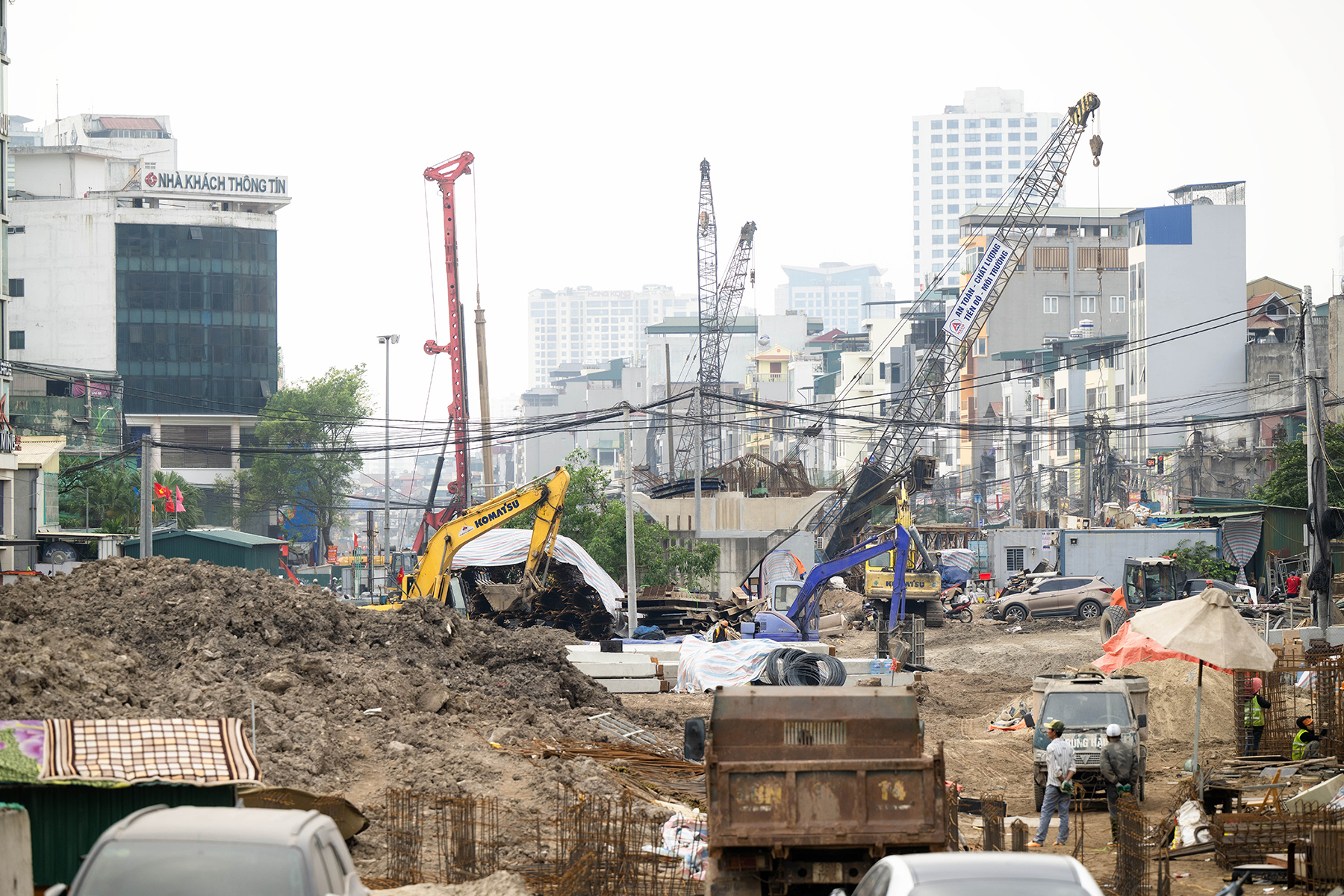 Nhìn từ trên cao, tuyến Vành đai 1 hơn 7.200 tỉ đồng giờ ra sao sau gần 3 tháng thi công?- Ảnh 10. Nhìn từ trên cao, tuyến Vành đai 1 hơn 7.200 tỉ đồng giờ ra sao sau gần 3 tháng thi công?- Ảnh 10.