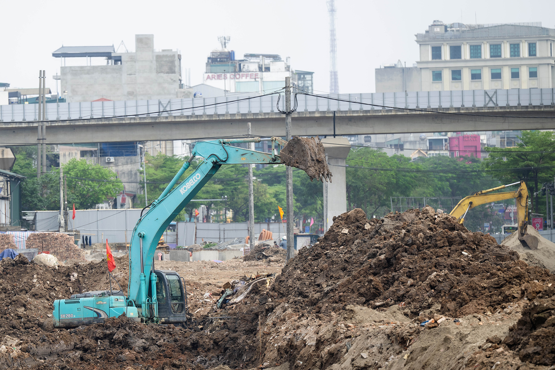 Nhìn từ trên cao, tuyến Vành đai 1 hơn 7.200 tỉ đồng giờ ra sao sau gần 3 tháng thi công?- Ảnh 9. Nhìn từ trên cao, tuyến Vành đai 1 hơn 7.200 tỉ đồng giờ ra sao sau gần 3 tháng thi công?- Ảnh 9.