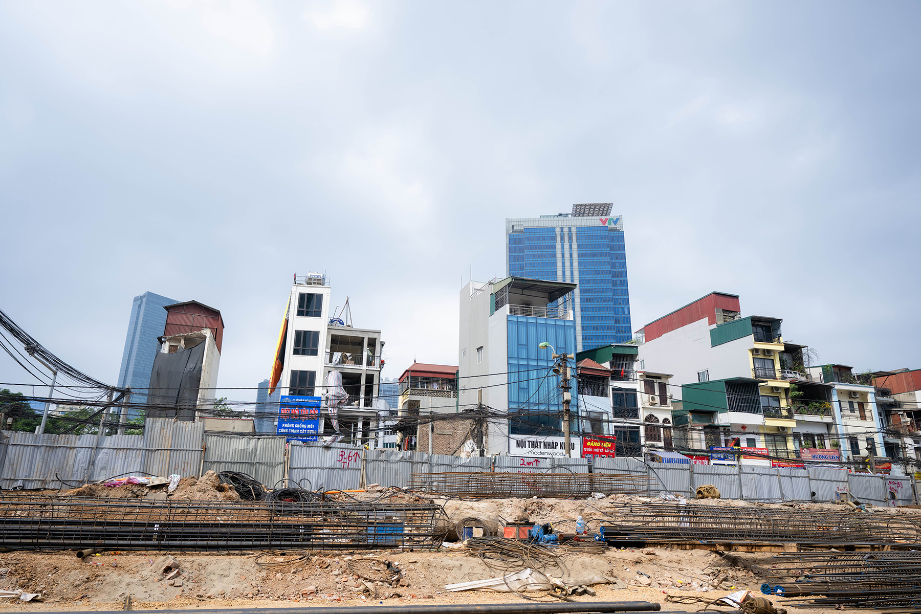 Nhìn từ trên cao, tuyến Vành đai 1 hơn 7.200 tỉ đồng giờ ra sao sau gần 3 tháng thi công?- Ảnh 5. Nhìn từ trên cao, tuyến Vành đai 1 hơn 7.200 tỉ đồng giờ ra sao sau gần 3 tháng thi công?- Ảnh 5.