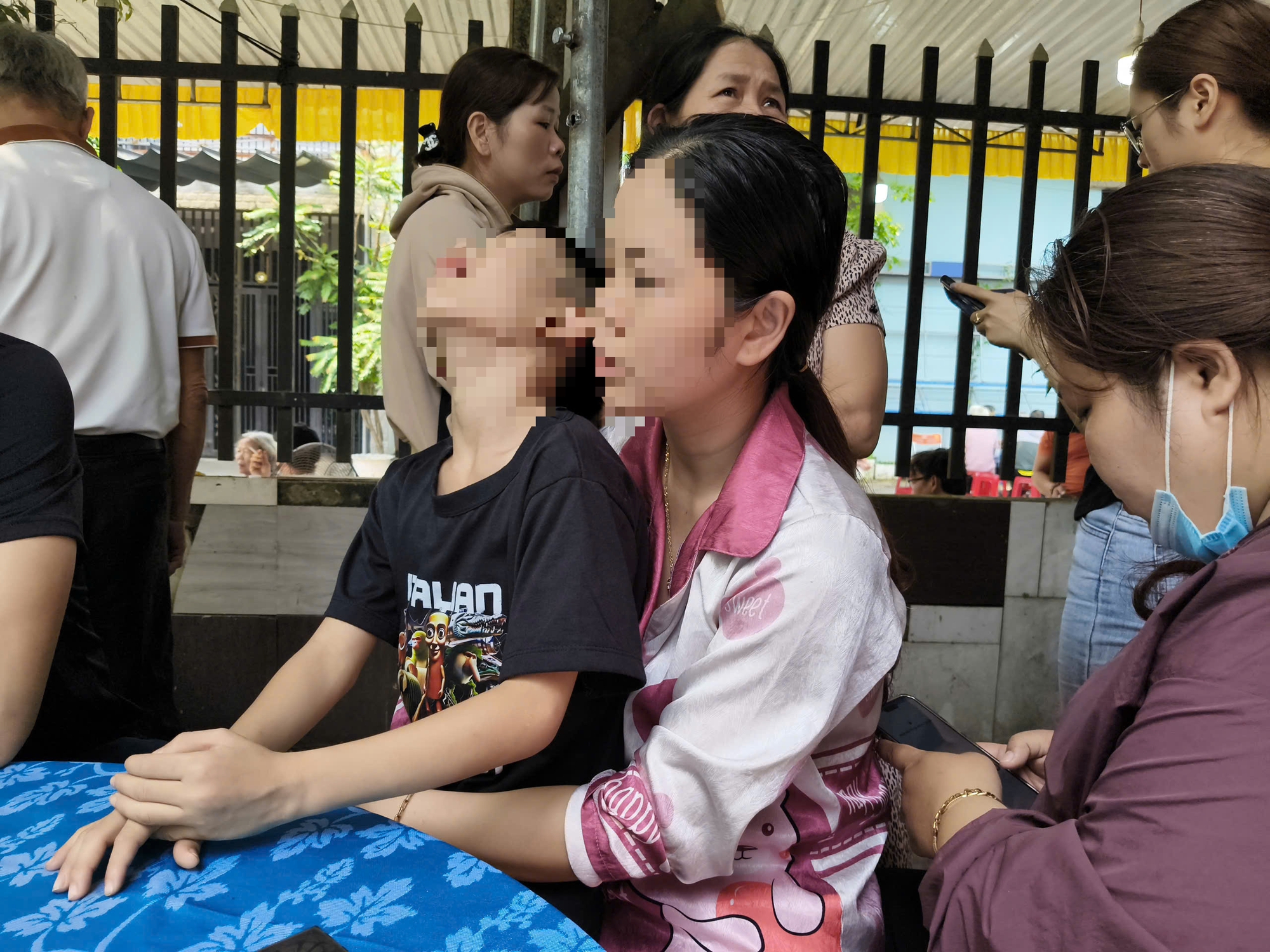 Vụ tài xế taxi bị bắn chết ở Quảng Trị: Khu dân cư kêu gọi giúp vợ con nạn nhân- Ảnh 2. Vụ tài xế taxi bị bắn chết ở Quảng Trị: Khu dân cư kêu gọi giúp vợ con nạn nhân- Ảnh 2.