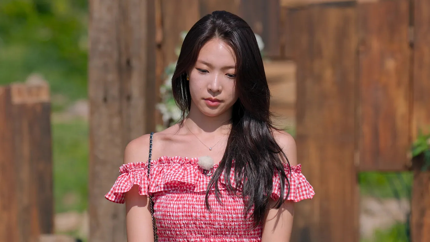 Hoa hậu xinh đẹp, x&agrave;i nhiều đồ hiệu nhất Địa Ngục Độc Th&acirc;n bị b&oacute;c mẽ 