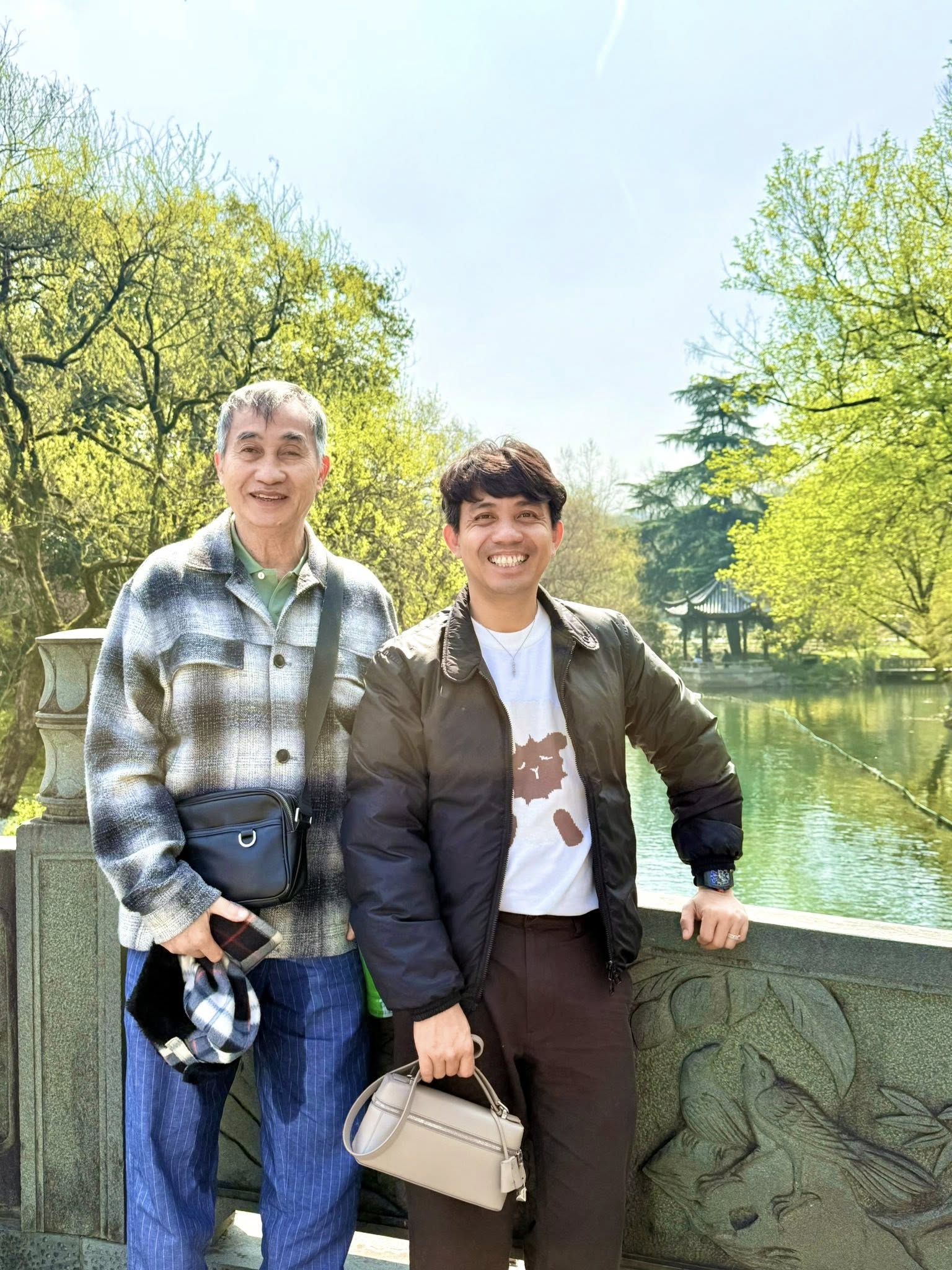 Mối quan hệ của cụ &ocirc;ng S&agrave;i G&ograve;n U80 sở hữu đế chế ng&agrave;nh nhựa v&agrave; con trai- Ảnh 4.