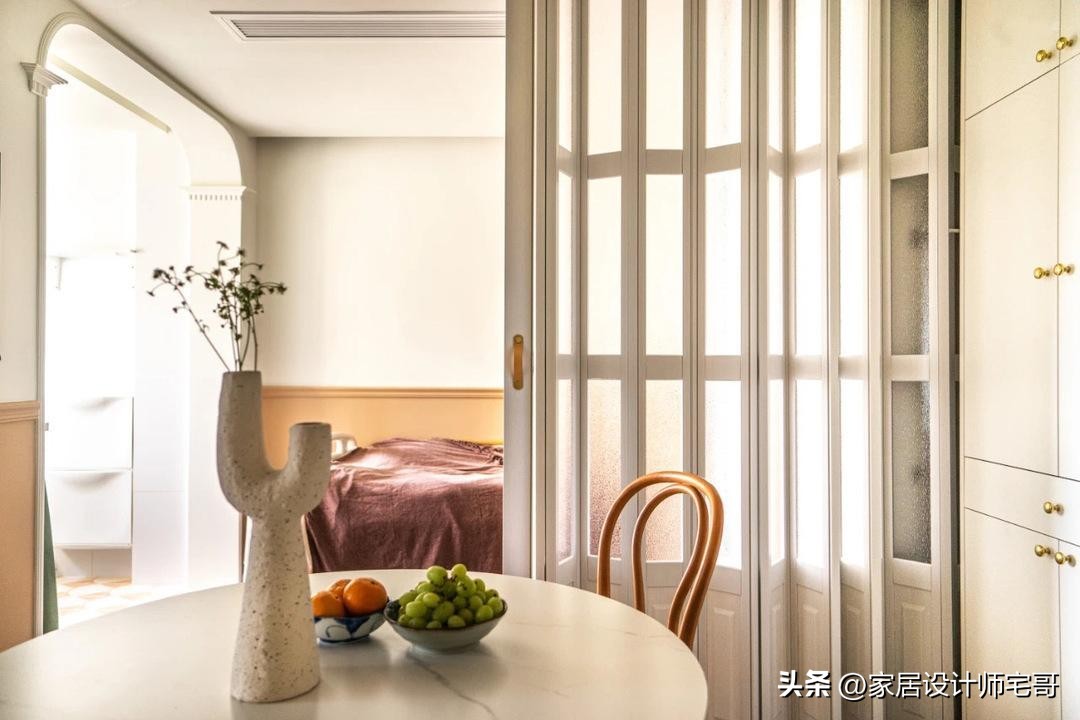 C&ocirc; g&aacute;i 20 tuổi mua căn hộ 50m&sup2; đ&oacute;n bố mẹ l&ecirc;n ở c&ugrave;ng: Bỏ ph&ograve;ng kh&aacute;ch để l&agrave;m ph&ograve;ng dưỡng l&atilde;o, ai xem cũng khen &ldquo;hiếu thảo v&agrave; thực tế&rdquo;- Ảnh 2.