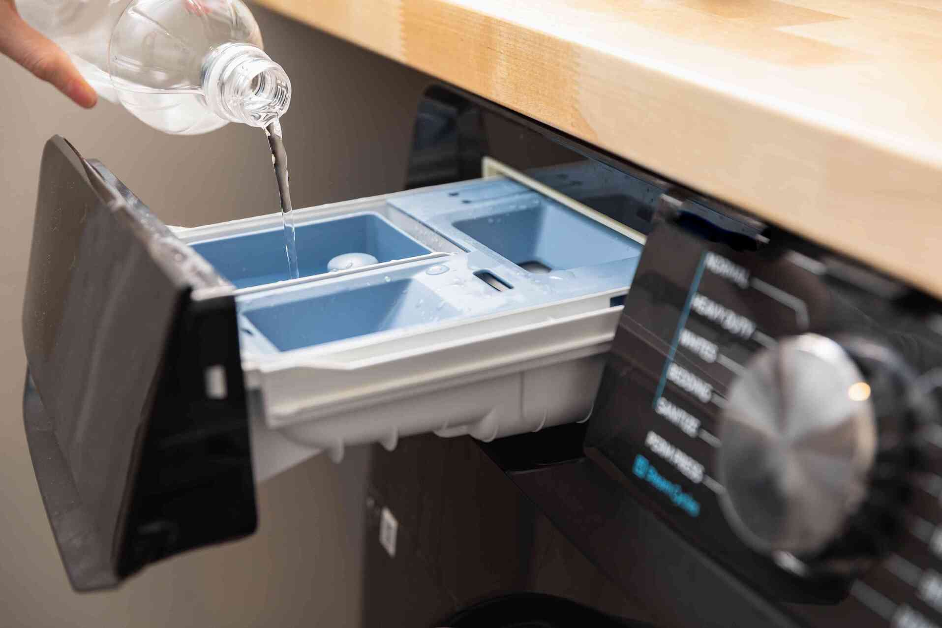 Th&ecirc;m 1 nguy&ecirc;n liệu c&oacute; sẵn trong bếp v&agrave;o m&aacute;y giặt, quần &aacute;o thơm sạch đến kh&ocirc;ng ngờ- Ảnh 1.