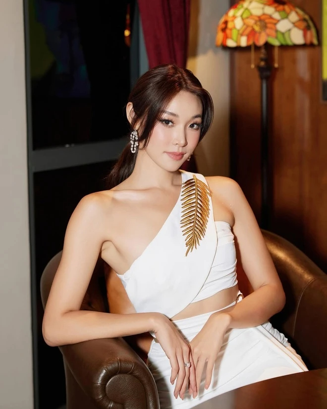 Hoa hậu xinh đẹp, x&agrave;i nhiều đồ hiệu nhất Địa Ngục Độc Th&acirc;n bị b&oacute;c mẽ 