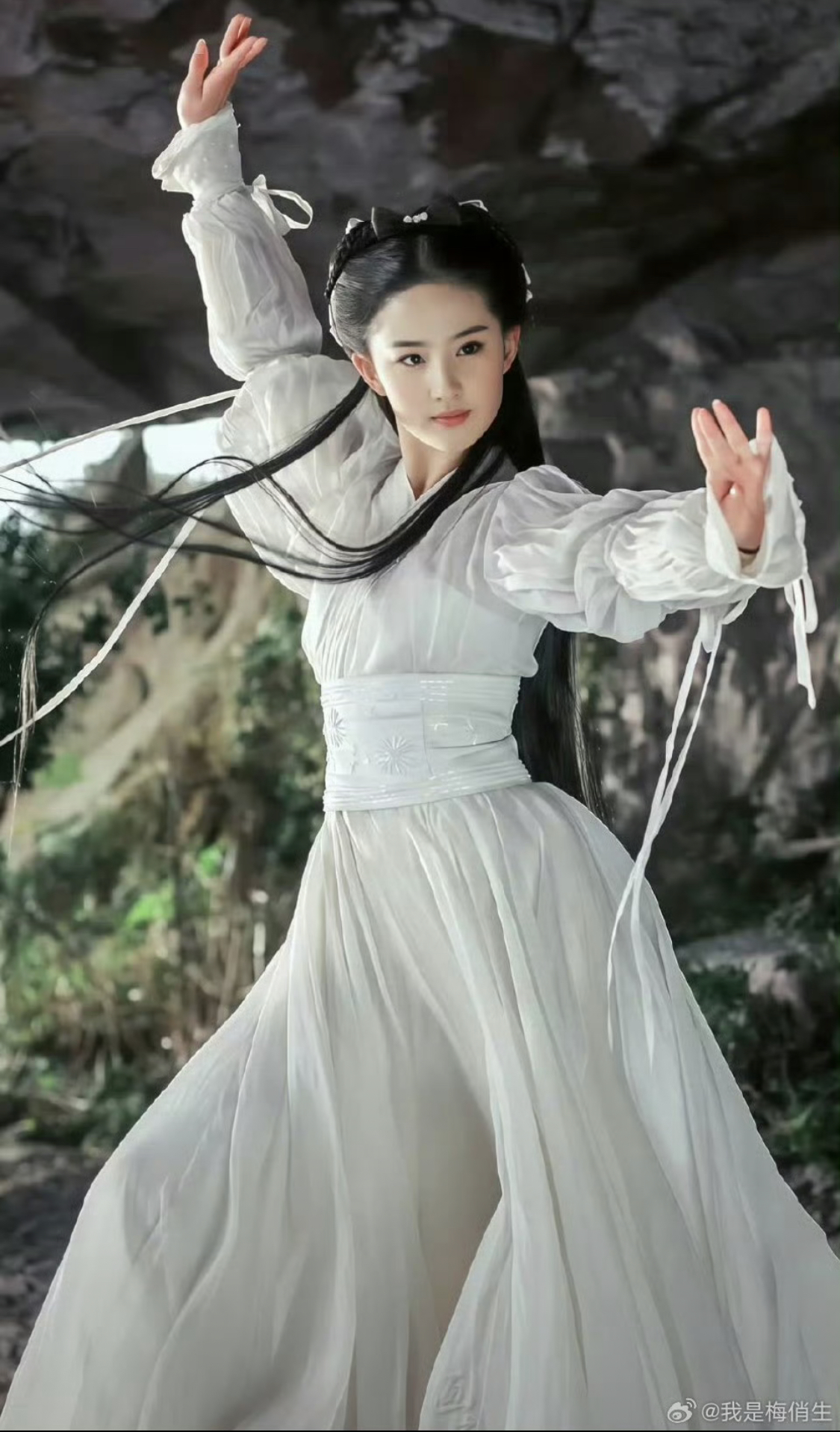 Lộ diện Tiểu Long Nữ bản mới ai nh&igrave;n cũng thở d&agrave;i: Nhan sắc ph&aacute; n&aacute;t nguy&ecirc;n t&aacute;c, c&ograve;n l&acirc;u mới bằng Lưu Diệc Phi- Ảnh 2.