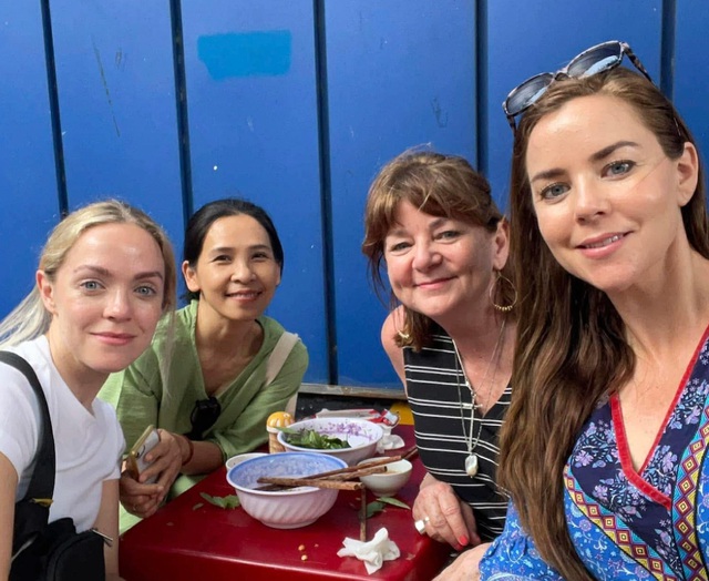 Kh&ocirc;ng phải Bali hay Nhật Bản, Việt Nam "cứu rỗi" kh&aacute;ch T&acirc;y theo c&aacute;ch chẳng ai ngờ tới- Ảnh 1.