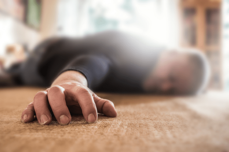 Người đ&agrave;n &ocirc;ng 51 tuổi tử vong sau bữa ăn c&ugrave;ng bạn b&egrave;, b&aacute;c sĩ chỉ mặt điểm t&ecirc;n sai lầm "ch&iacute; mạng" &iacute;t ai ngờ- Ảnh 1.