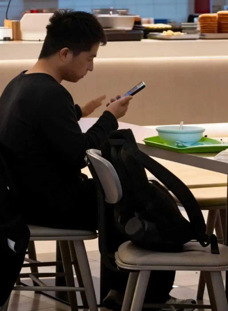 Ngồi chờ crush ở canteen, nhận được tin nhắn 7 chữ, nam sinh nổi điên đập phá đồ đạc, gây thiệt hại hàng trăm triệu đồng- Ảnh 1. Ngồi chờ crush ở canteen, nhận được tin nhắn 7 chữ, nam sinh nổi điên đập phá đồ đạc, gây thiệt hại hàng trăm triệu đồng- Ảnh 1.