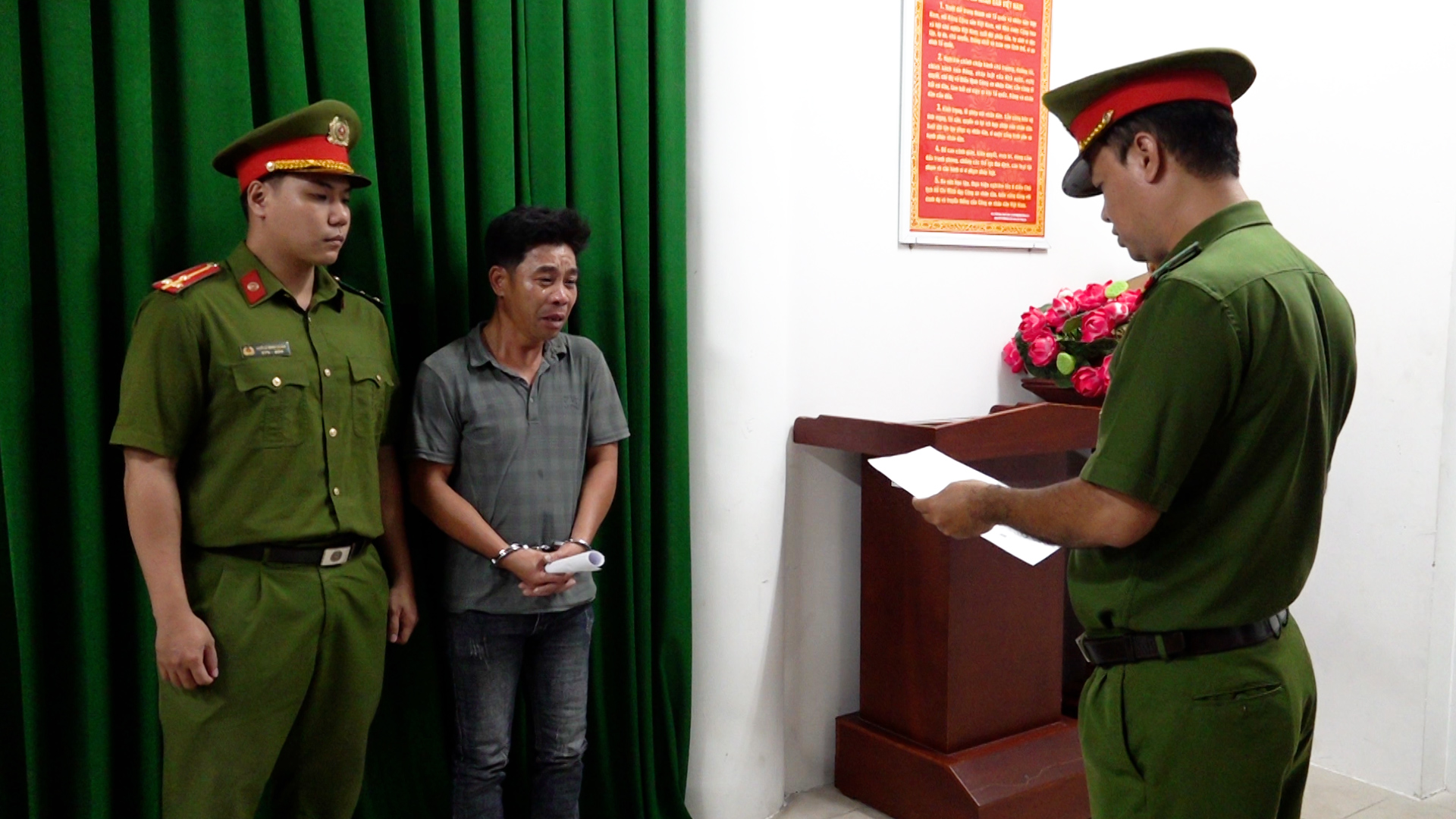 Thi h&agrave;nh lệnh bắt tạm giam Nguyễn Ngọc Thắng 46 tuổi- Ảnh 2.