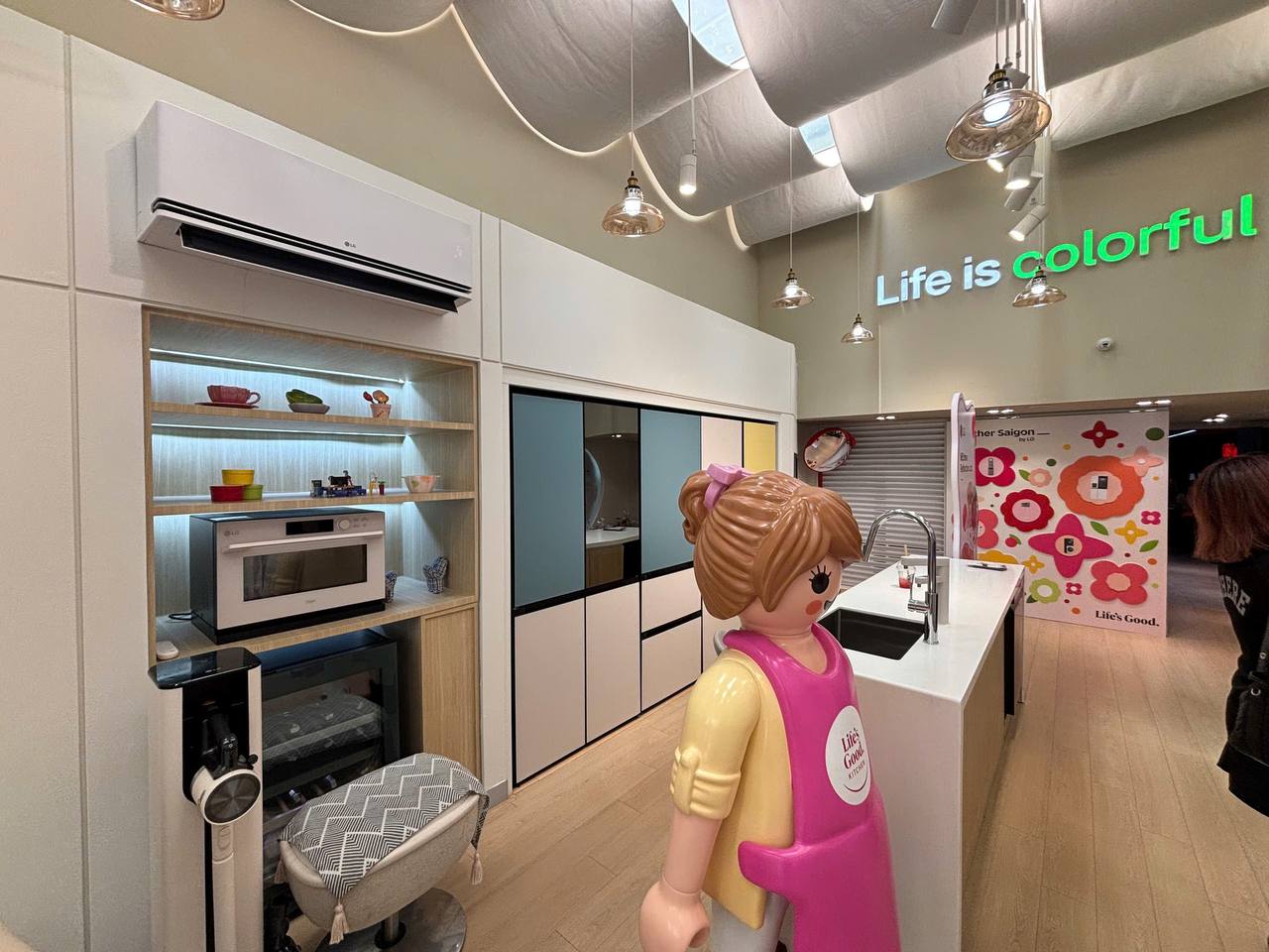 Xuất hiện to&agrave; nh&agrave; mới chỉ d&agrave;nh ri&ecirc;ng cho giới trẻ ngay trung t&acirc;m TP.HCM, c&oacute; cả test Personal Color v&agrave; nghe nhạc lu&ocirc;n tr&ecirc;n m&acirc;y!- Ảnh 3.