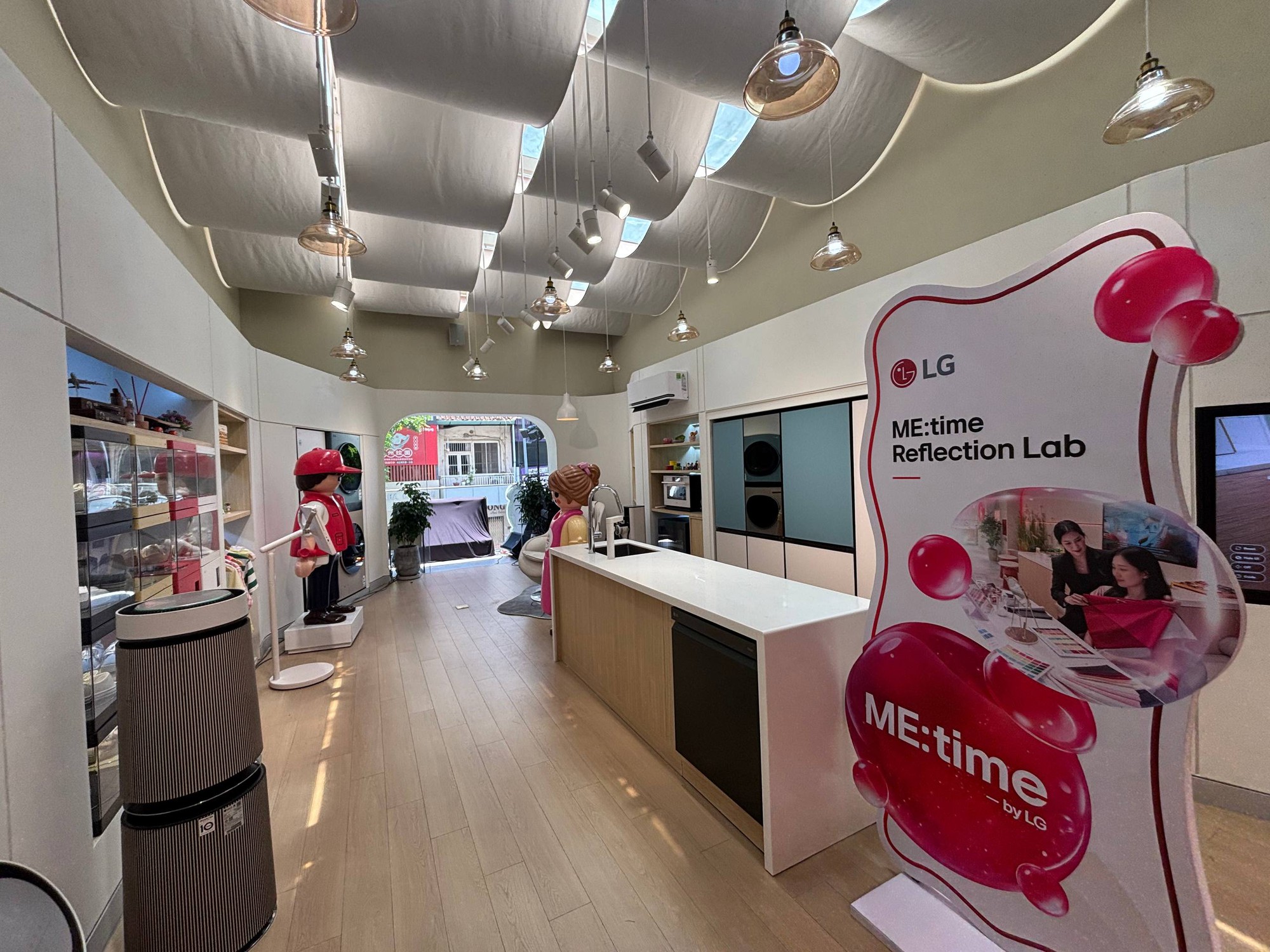 Xuất hiện to&agrave; nh&agrave; mới chỉ d&agrave;nh ri&ecirc;ng cho giới trẻ ngay trung t&acirc;m TP.HCM, c&oacute; cả test Personal Color v&agrave; nghe nhạc lu&ocirc;n tr&ecirc;n m&acirc;y!- Ảnh 7.