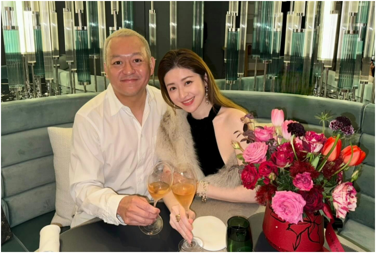 "N&agrave;ng thơ" lấy &ocirc;ng chủ chuỗi nh&agrave; h&agrave;ng lớn hơn 12 tuổi, 4 năm sinh 3 con g&aacute;i: Sống k&iacute;n tiếng, nhan sắc hiện tại g&acirc;y bất ngờ- Ảnh 5.