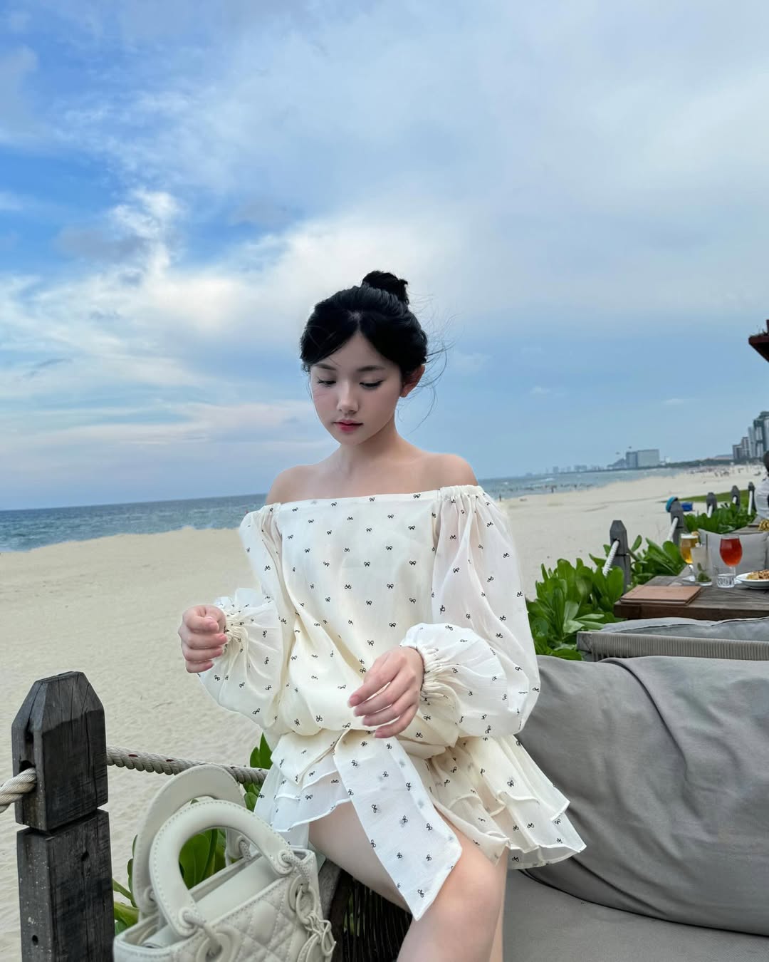 &ldquo;Ti&ecirc;n nữ mukbang&rdquo; Quỳnh Trương ăn th&ugrave;ng uống vại: Visual xinh như b&uacute;p b&ecirc;, style lại chuẩn tiểu thư, nh&igrave;n outfit n&agrave;o cũng muốn mặc theo- Ảnh 20.