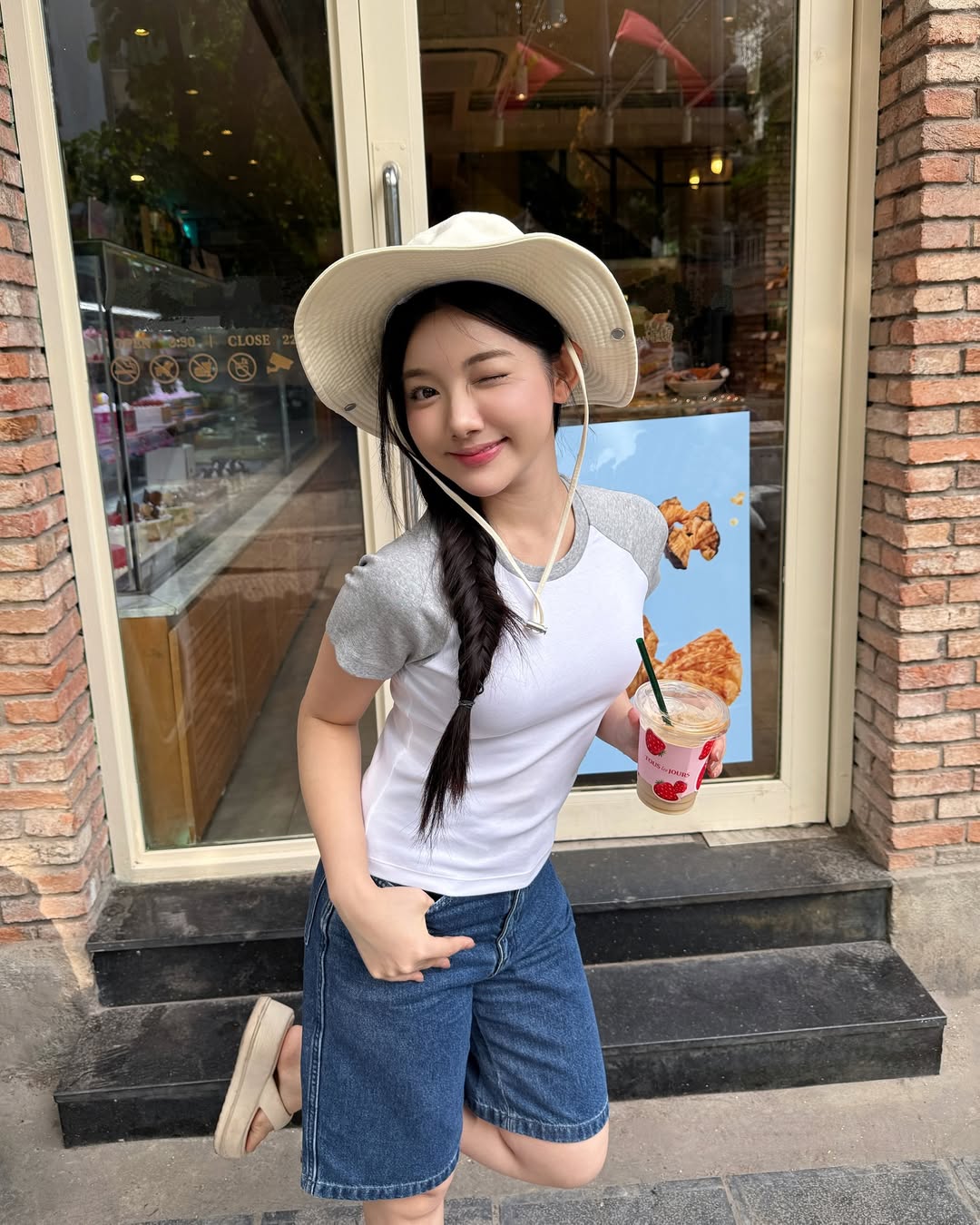 &ldquo;Ti&ecirc;n nữ mukbang&rdquo; Quỳnh Trương ăn th&ugrave;ng uống vại: Visual xinh như b&uacute;p b&ecirc;, style lại chuẩn tiểu thư, nh&igrave;n outfit n&agrave;o cũng muốn mặc theo- Ảnh 9.